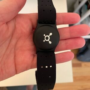 Orange theory fitness burn heart rate monitor with charging cable plus 2 Bands